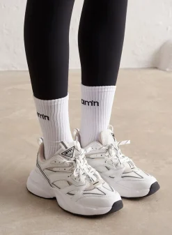 100 Sneakers><noscript><img data-lazyloaded=