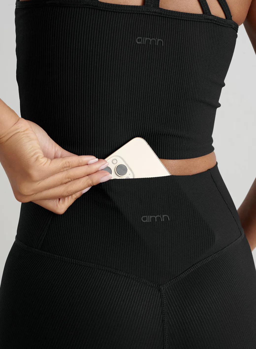Ribbed Performance Midi Biker Shorts>AIM’N Hot