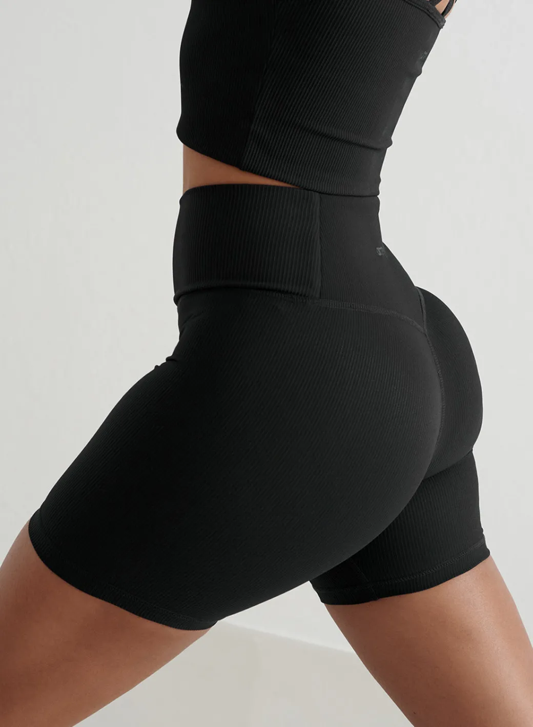 Ribbed Performance Midi Biker Shorts>AIM’N Hot