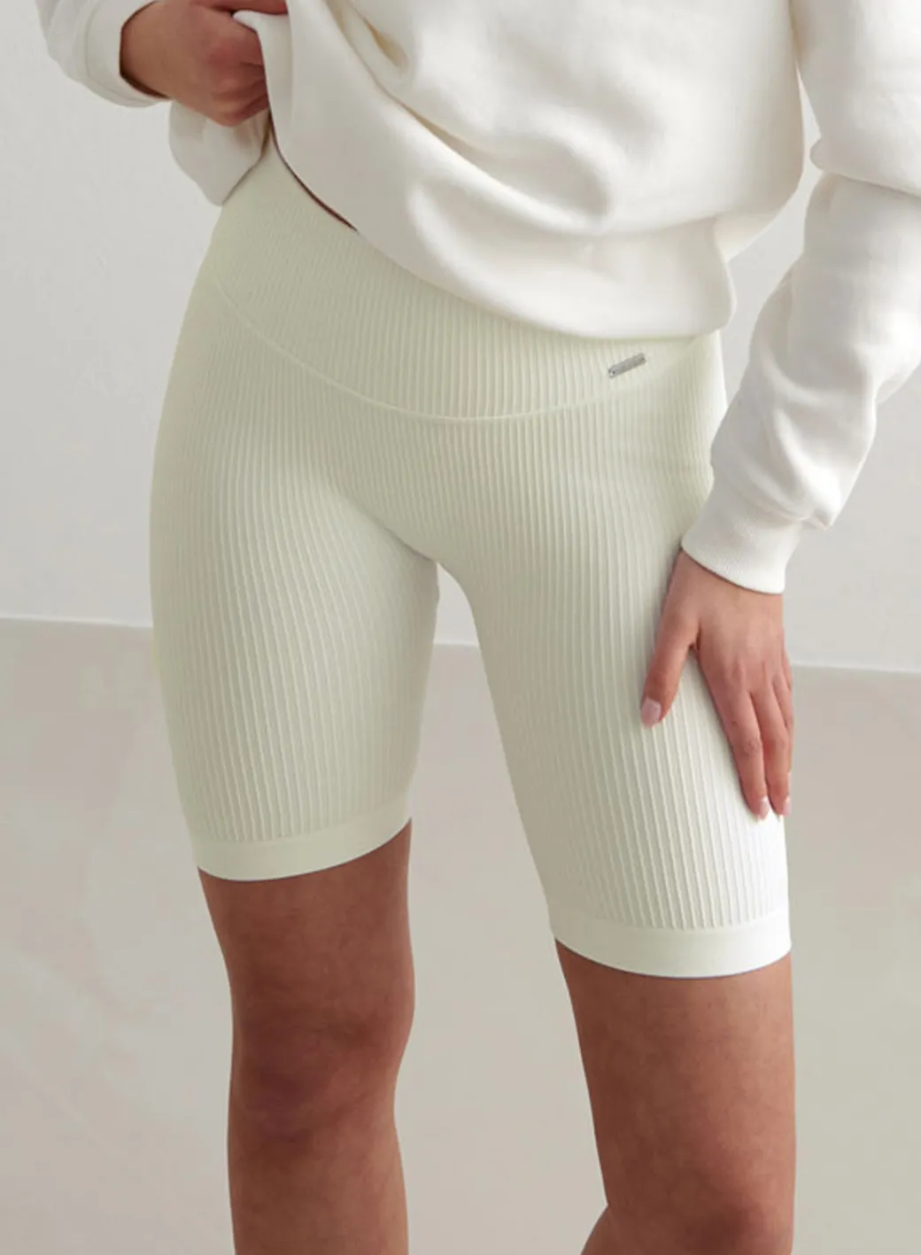 Off-White Ribbed Seamless Biker Shorts>AIM’N Hot